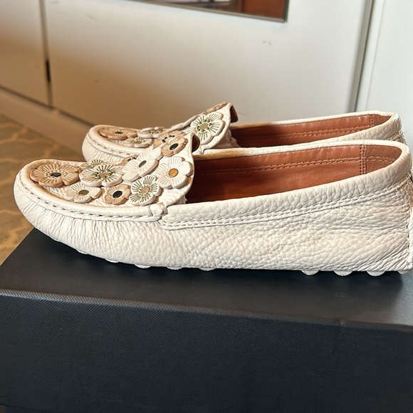 Coach shoes 8.5 fit like 39/9 cream leather w flowers - Picture 7 of 8